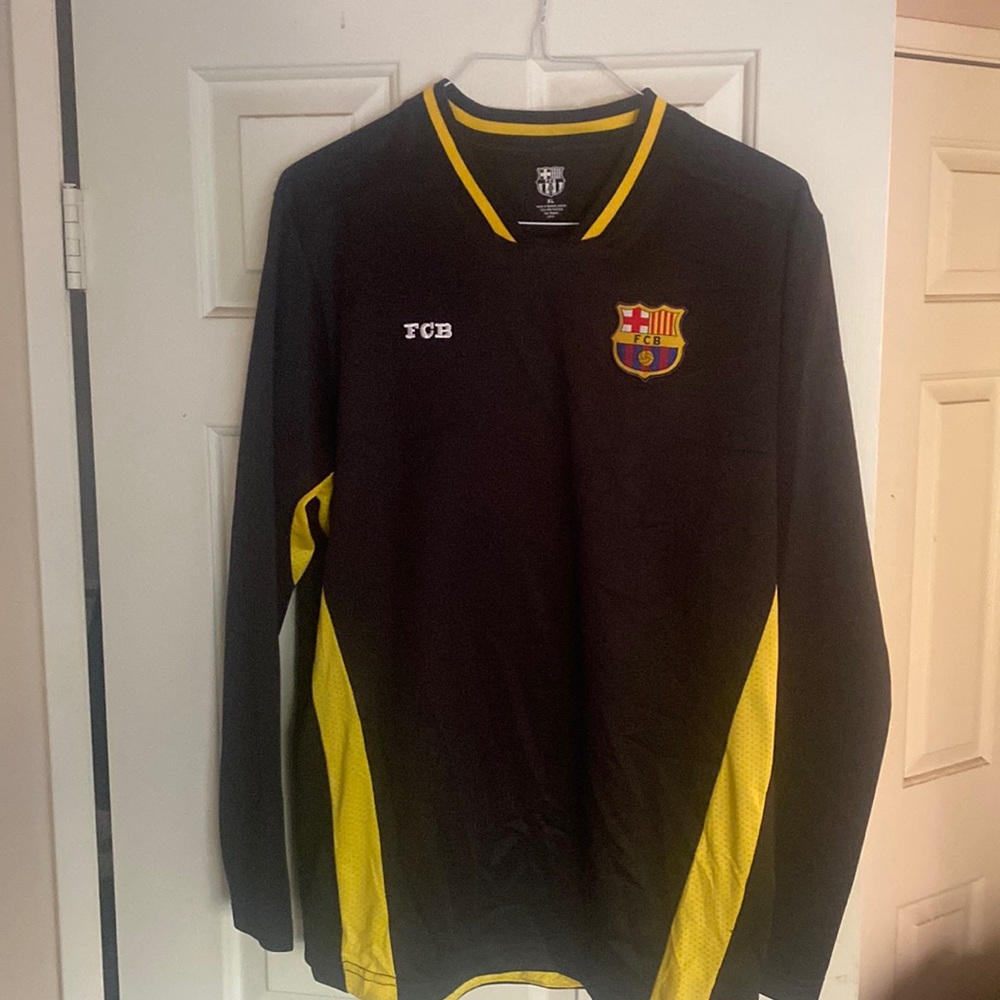 Barca Futbol long sleeve jersey black and yellow.